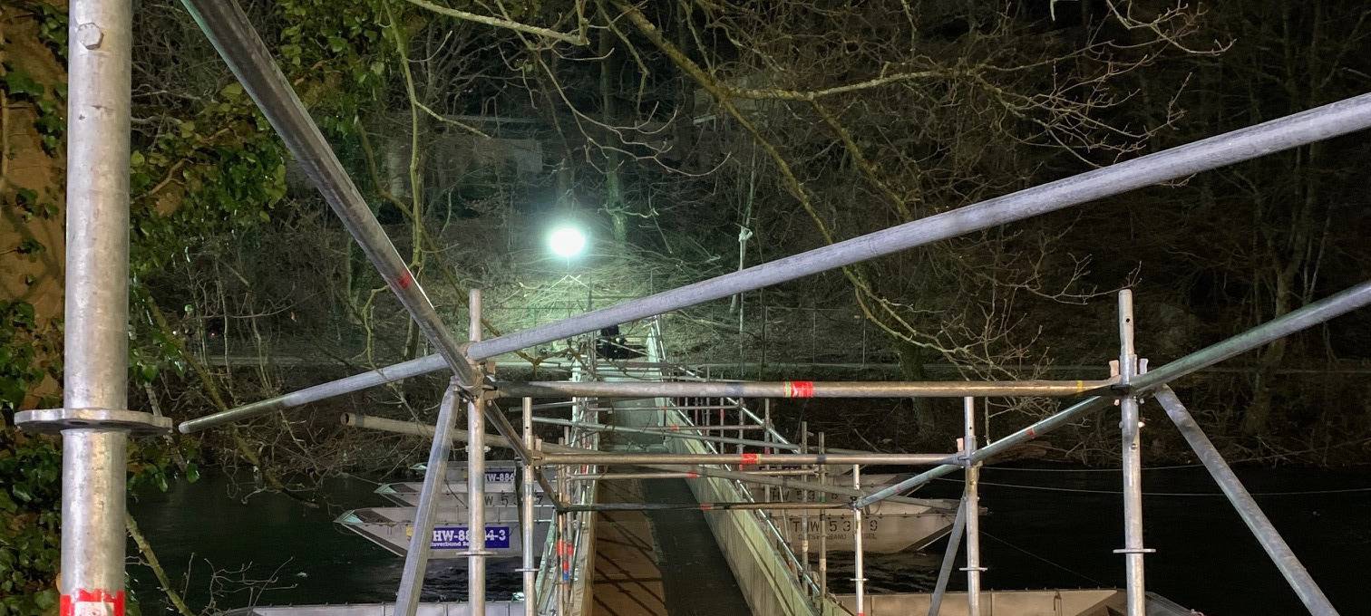 THW-Pontonbrücke für Fußgänger in Nachrodt-Wiblingwerde