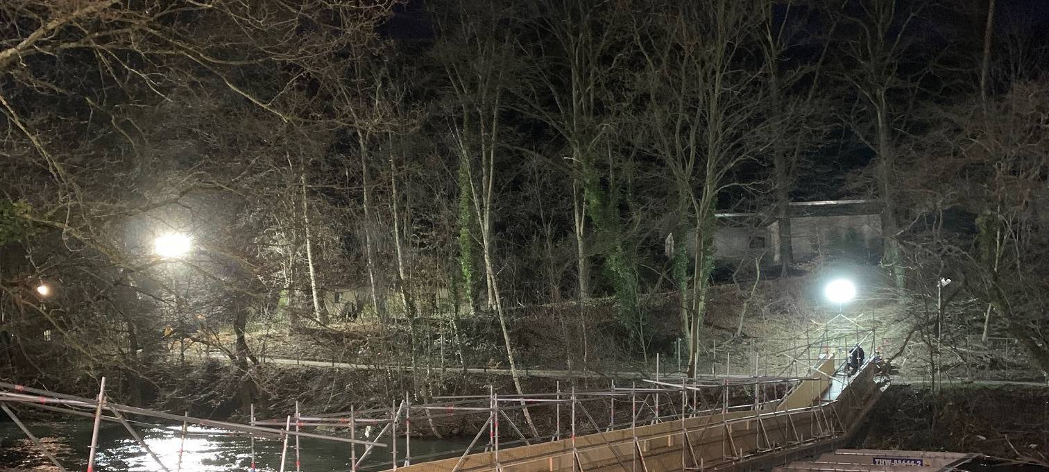 THW-Pontonbrücke für Fußgänger in Nachrodt-Wiblingwerde